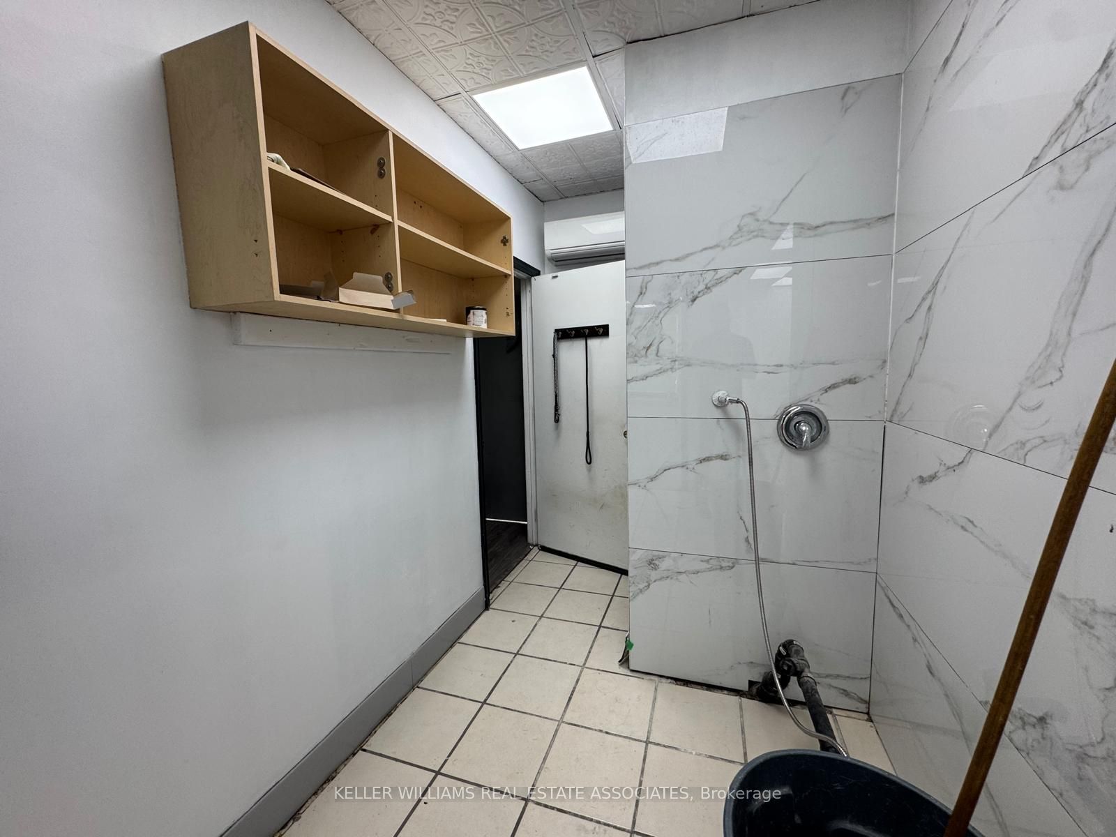 300 Lakeshore Road W