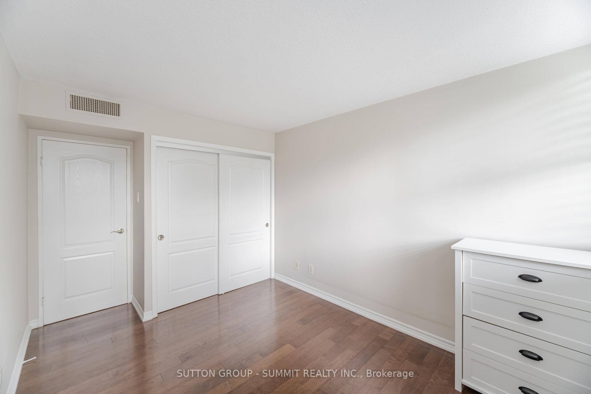 3 Bedrooms Condo at 1333 Bloor, Mississauga For sale