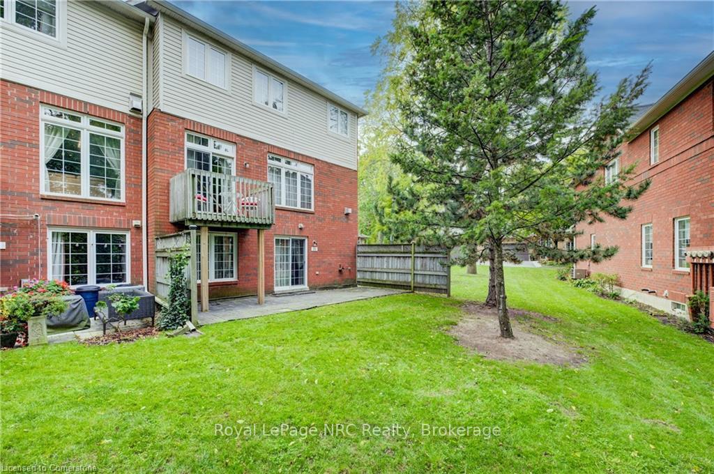 3 Bedrooms Condo at 120 Beddoe, Hamilton For sale