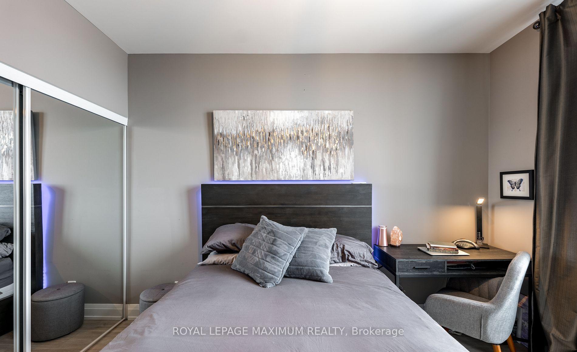 3 Bedrooms Condo at 3700 Highway 7, Vaughan For sale