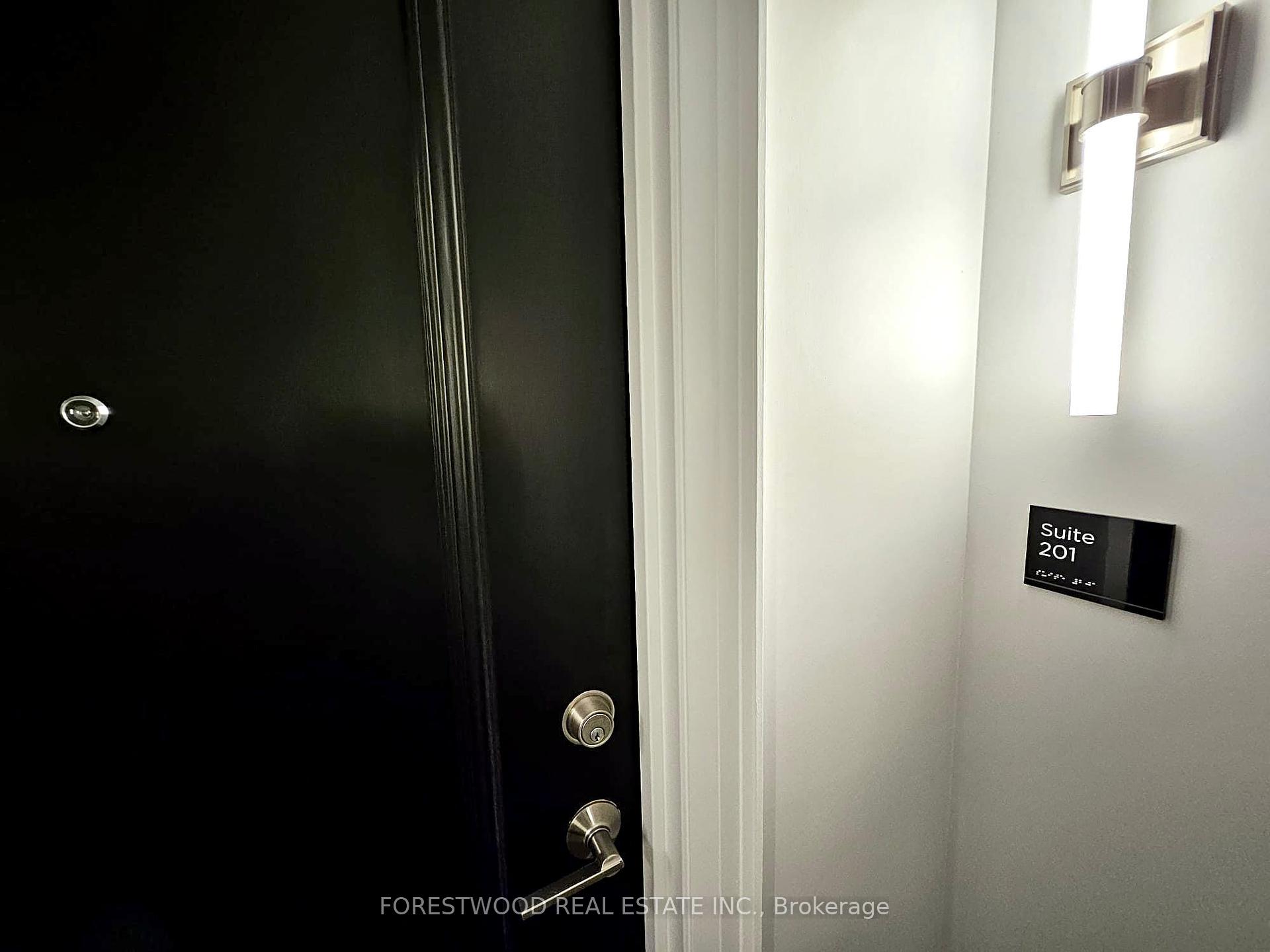 3 Bedrooms Condo at 220 Forum, Mississauga For sale