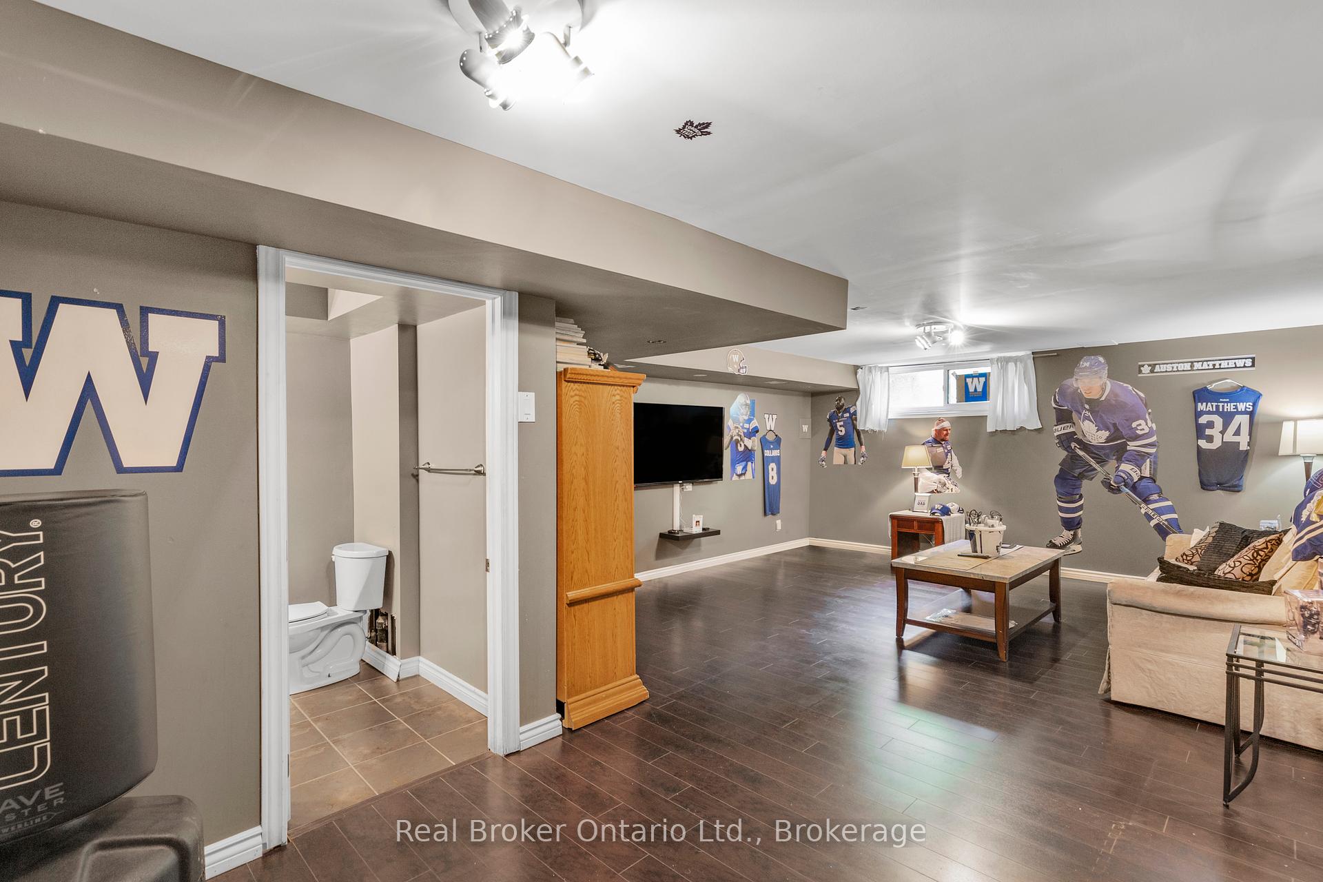 3 Bedrooms Condo at 2111 Meadowbrook, Burlington For sale