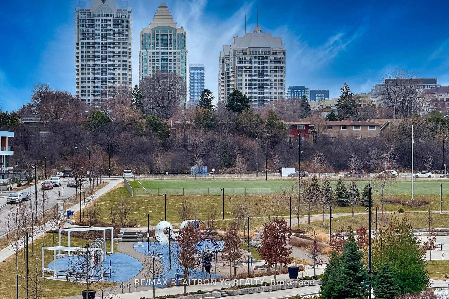 2 Bedrooms Condo at 121 Mcmahon, Toronto For sale