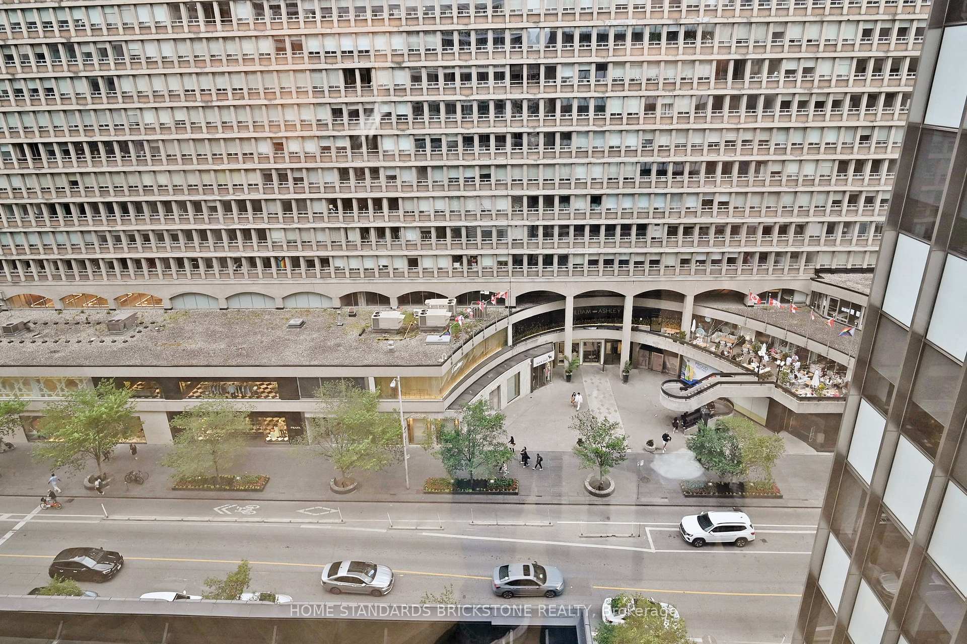 2 Bedrooms Condo at 110 Bloor, Toronto For sale