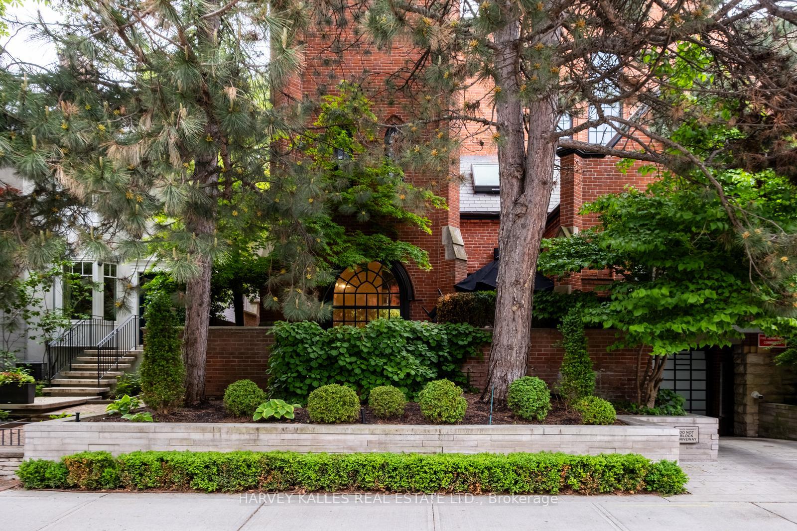 2 Bedrooms Condo at 12 Macpherson, Toronto For sale