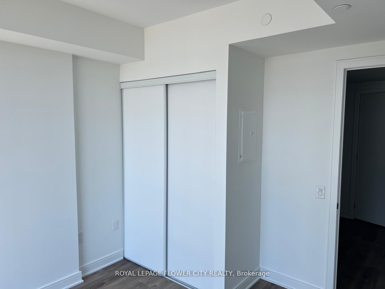 2 Bedrooms Condo at 86 DUNDAS, Mississauga For sale