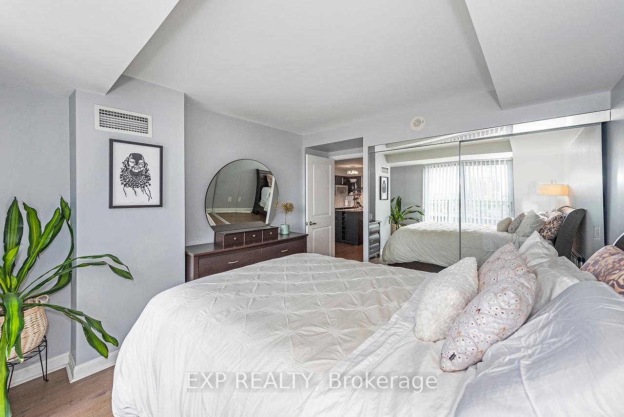 2 Bedrooms Condo at 1 Michael Power, Toronto For sale