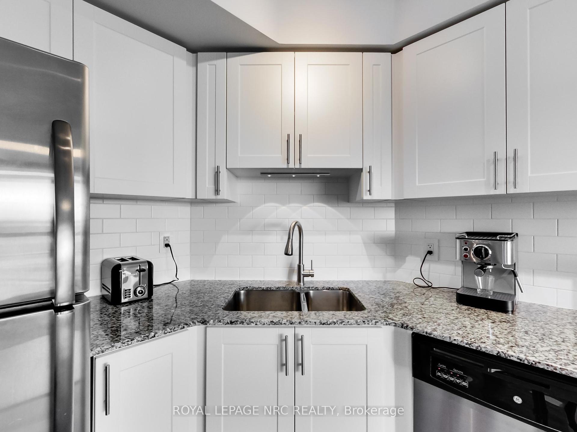 2 Bedrooms Co-op at 1940 Ironstone, Burlington For sale