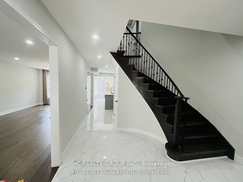 104 Tilman Circle, Markham, ON L3P 5V3