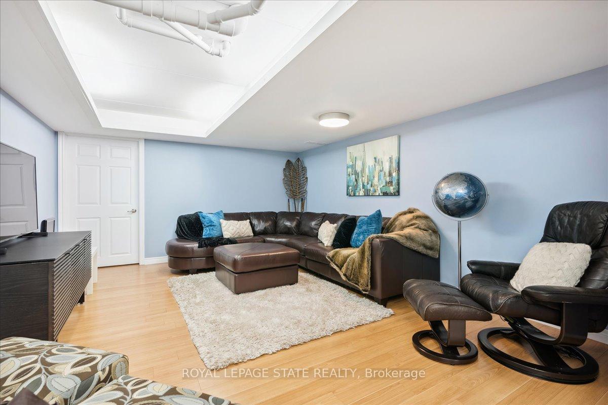 2 Bedrooms Condo at 484 Millen,  Hamilton For sale