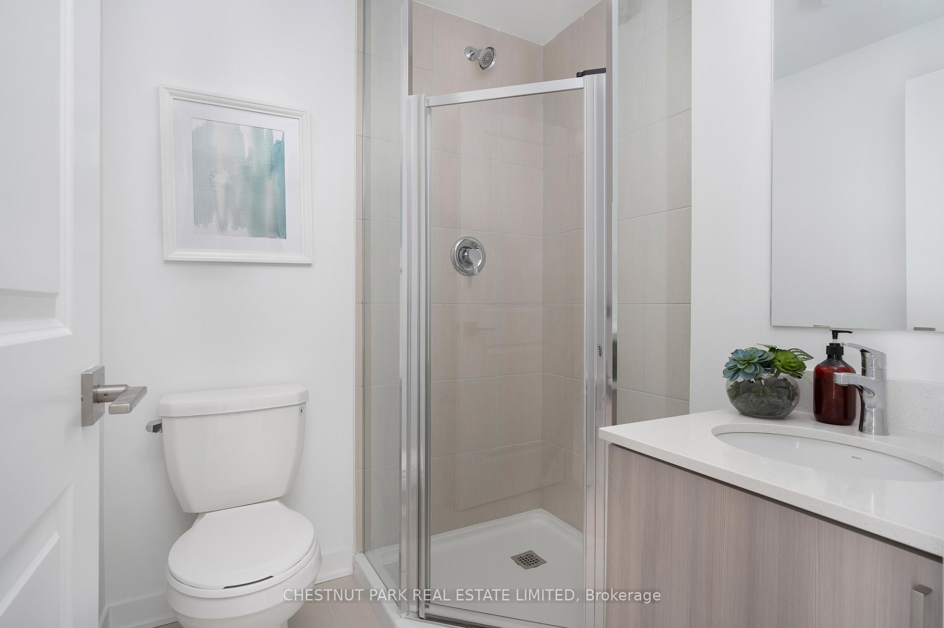 2 Bedrooms Condo at 4045 Hickory, Mississauga For sale