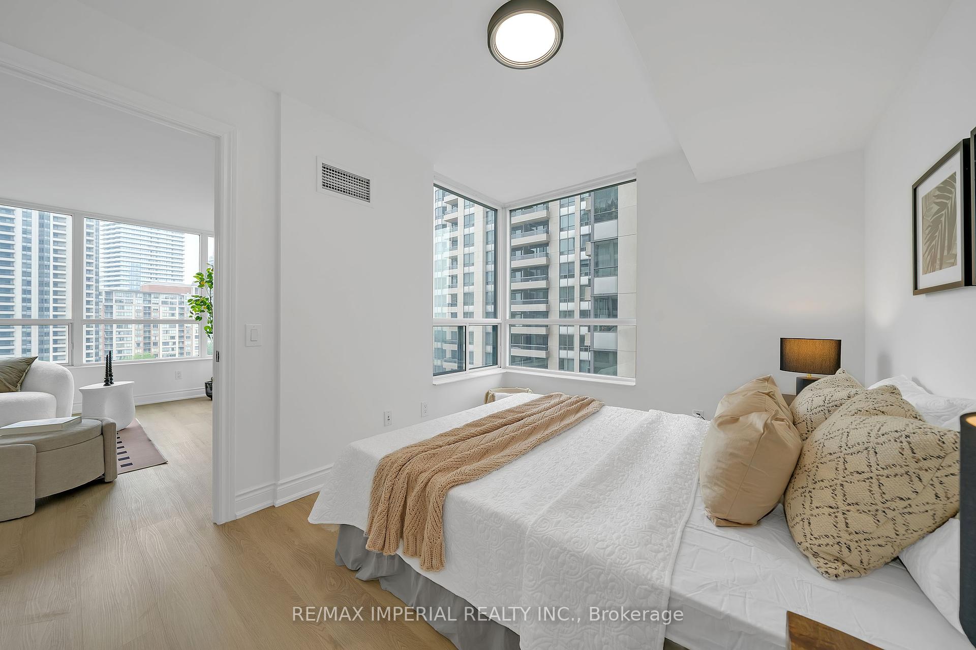 2 Bedrooms Condo at 5 northtown, Toronto For sale