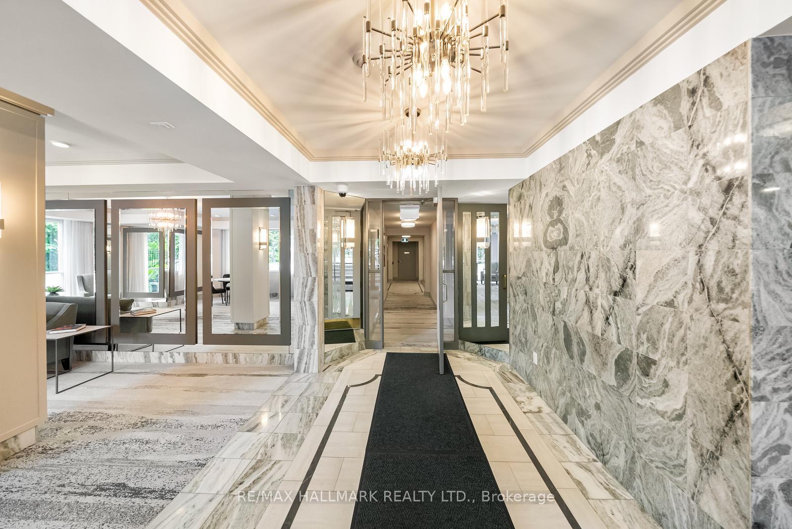 2 Bedrooms Condo at 2210 Lakeshore, Burlington For sale