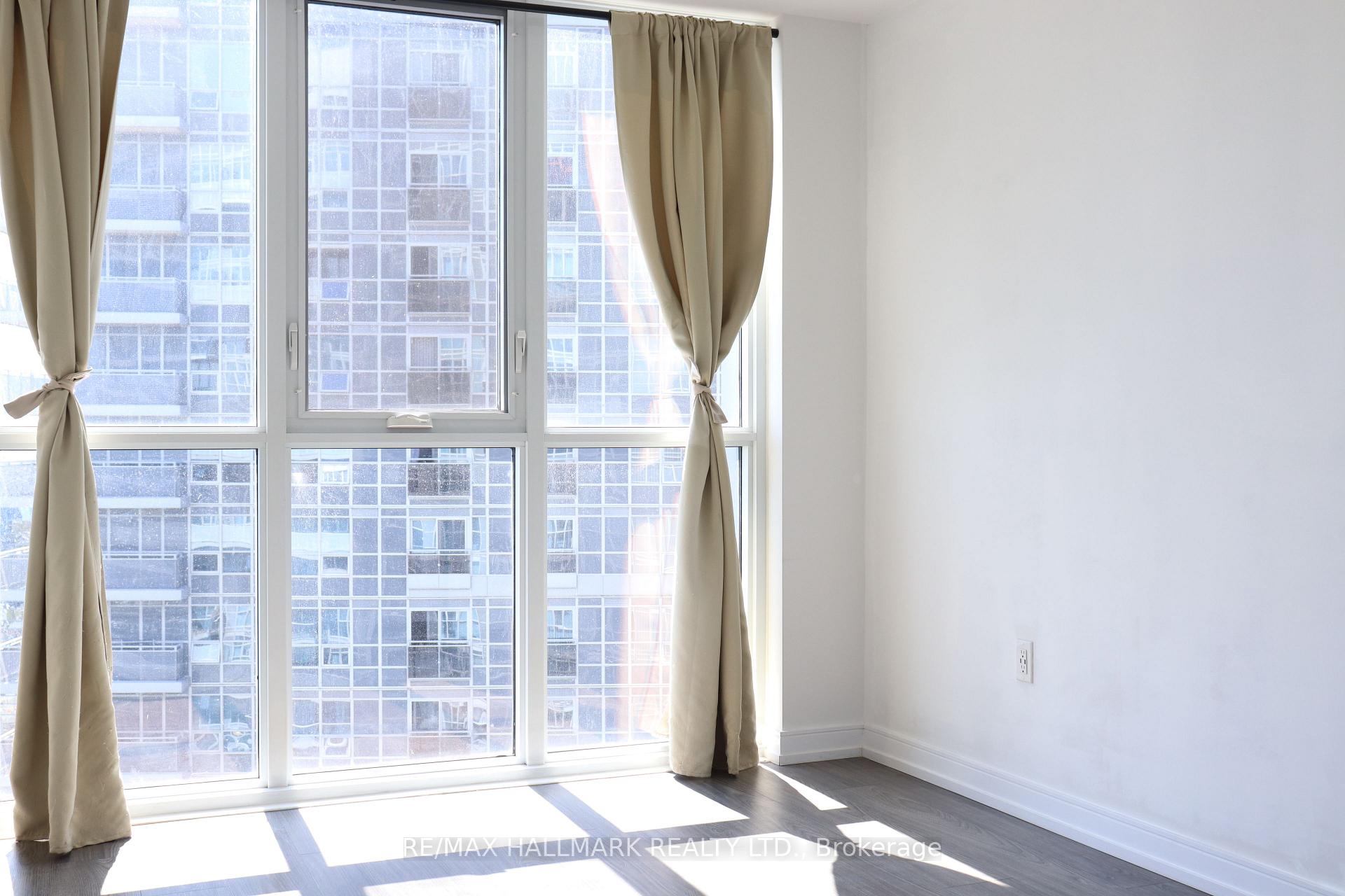2 Bedrooms Condo at 225 Village Green, Toronto For sale