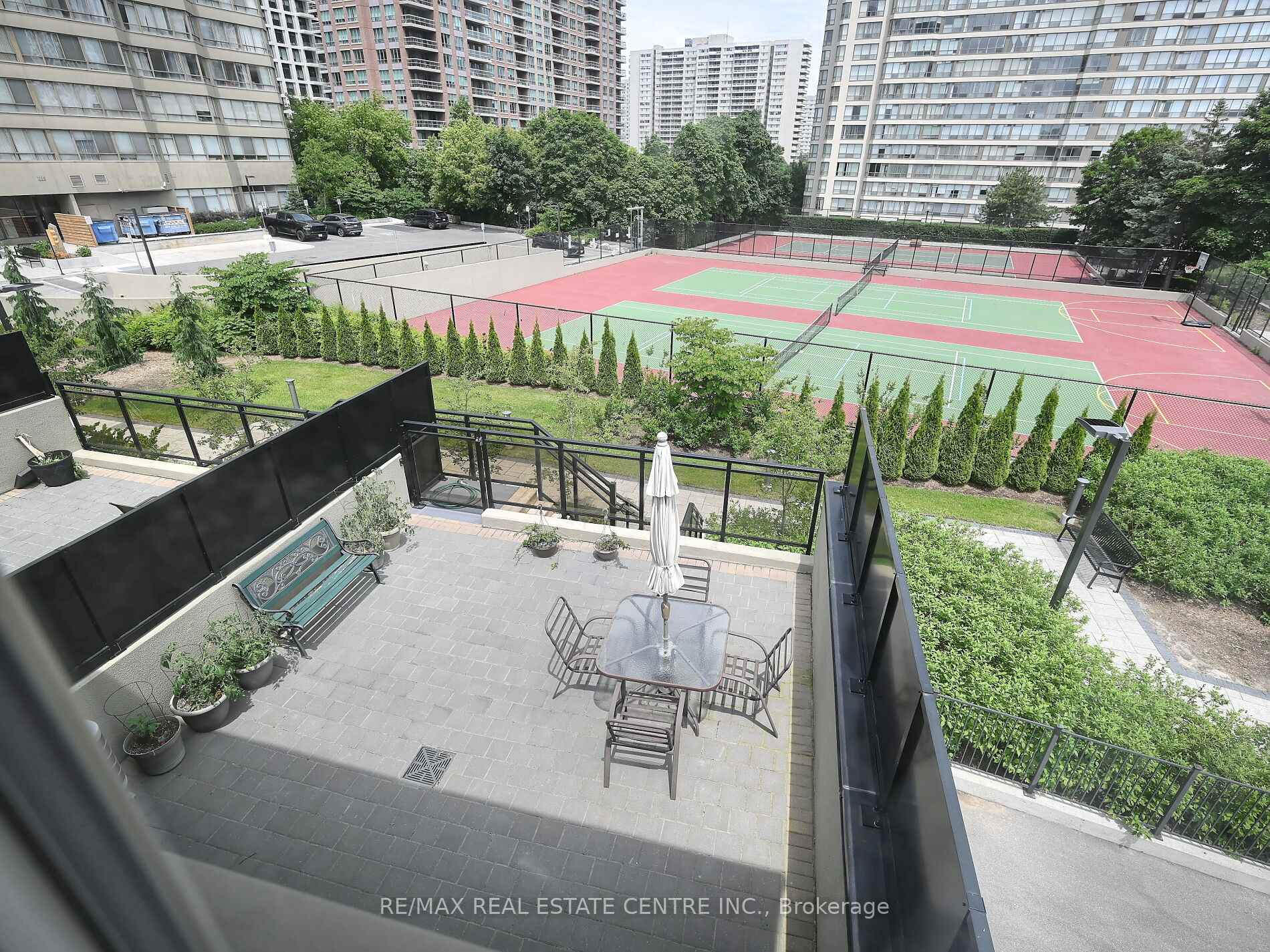 3 Bedrooms Condo at 3587 Kariya, Mississauga For sale