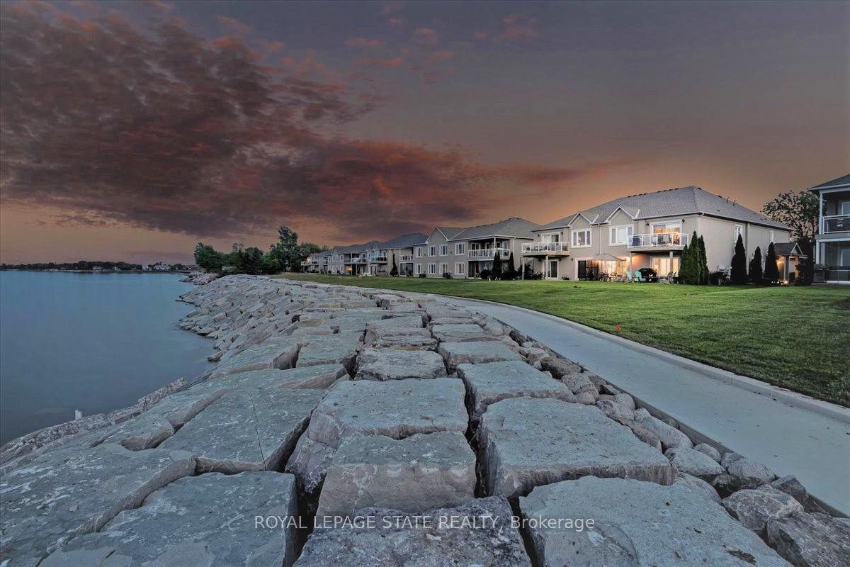 2 Bedrooms Condo at 484 Millen,  Hamilton For sale