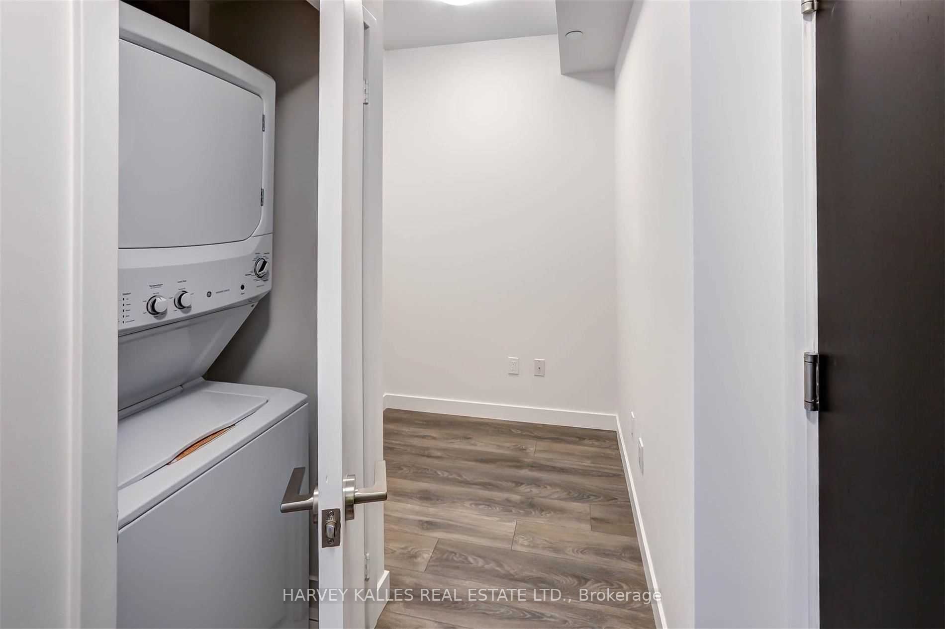 8 Eglinton Avenue E 5202