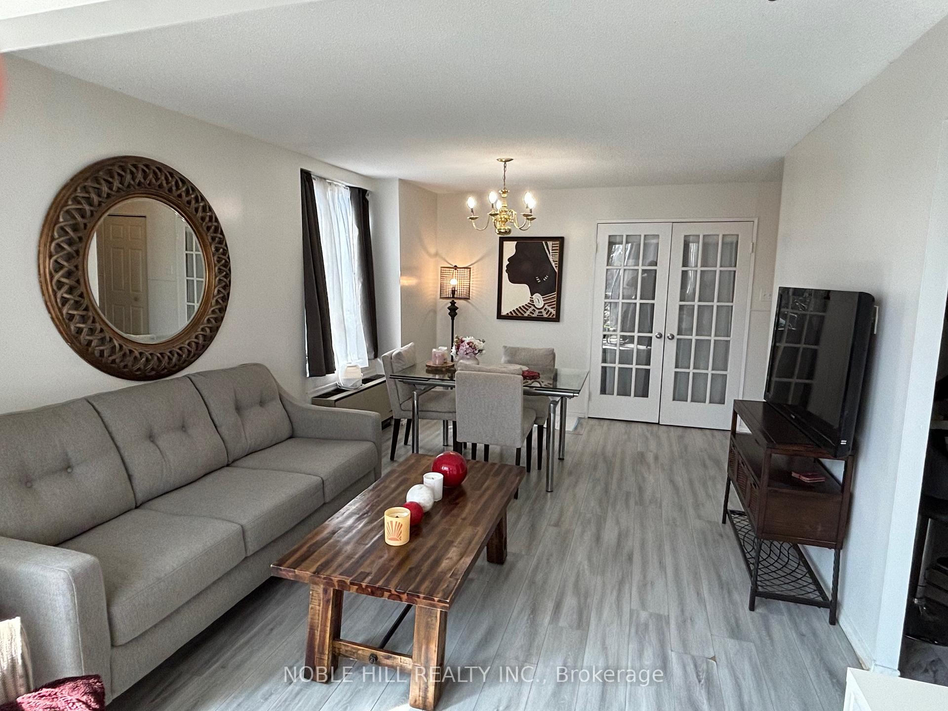2 Bedrooms Condo at 61 markbrook,  Toronto For sale