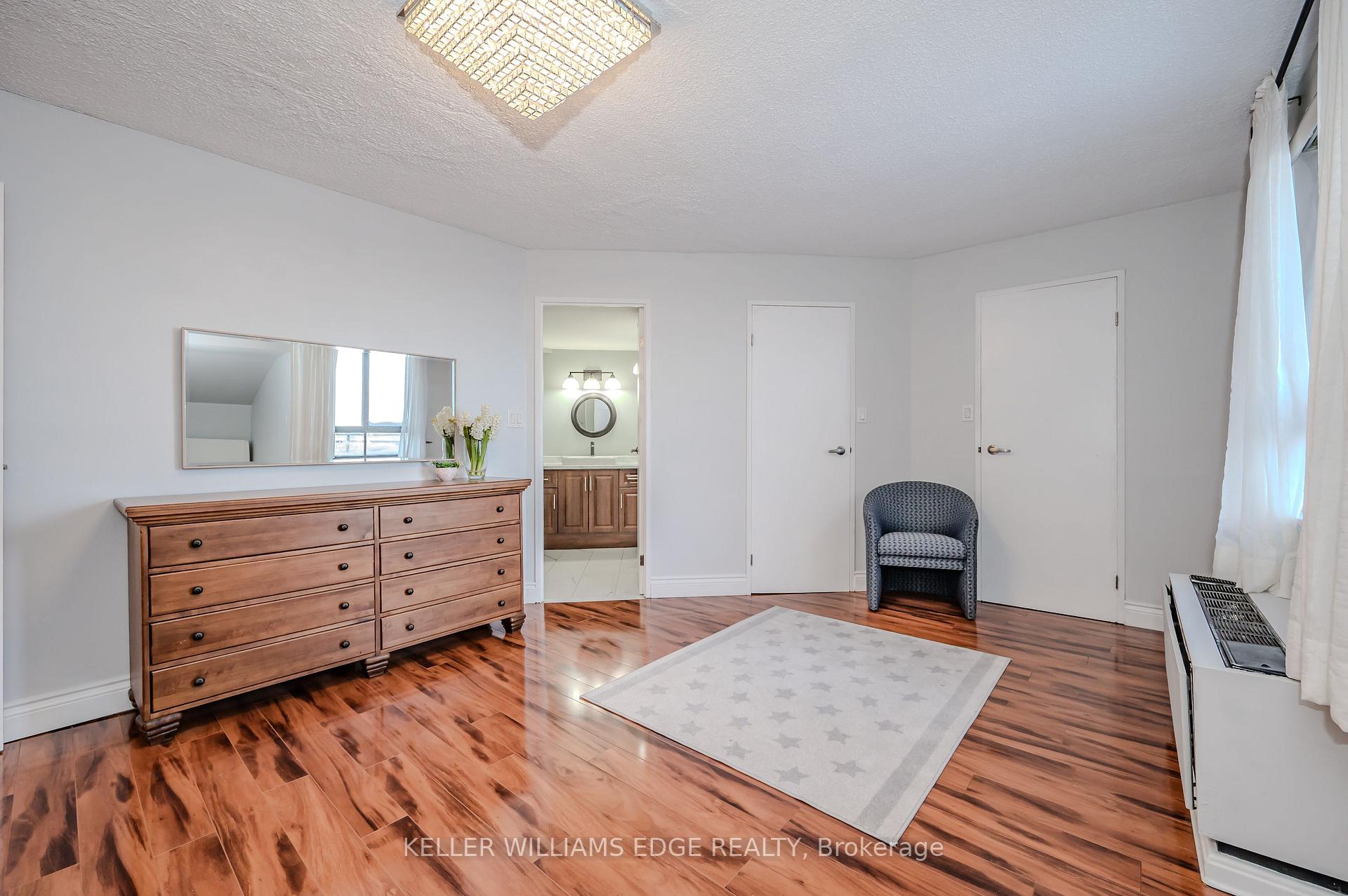 3 Bedrooms Condo at 1000 Cedarglen, Mississauga For sale