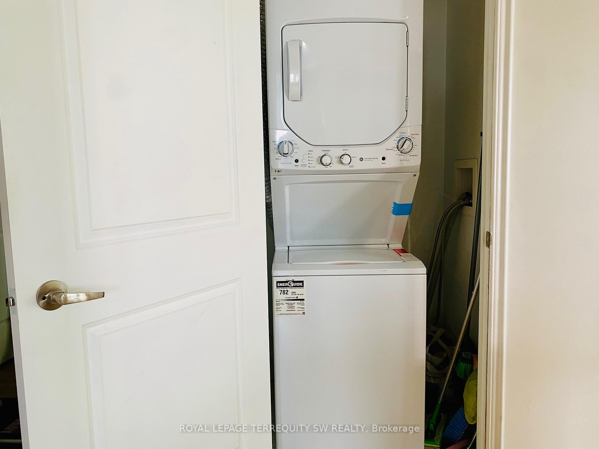 3 Bedrooms Condo at 628 Fleet, Toronto For sale