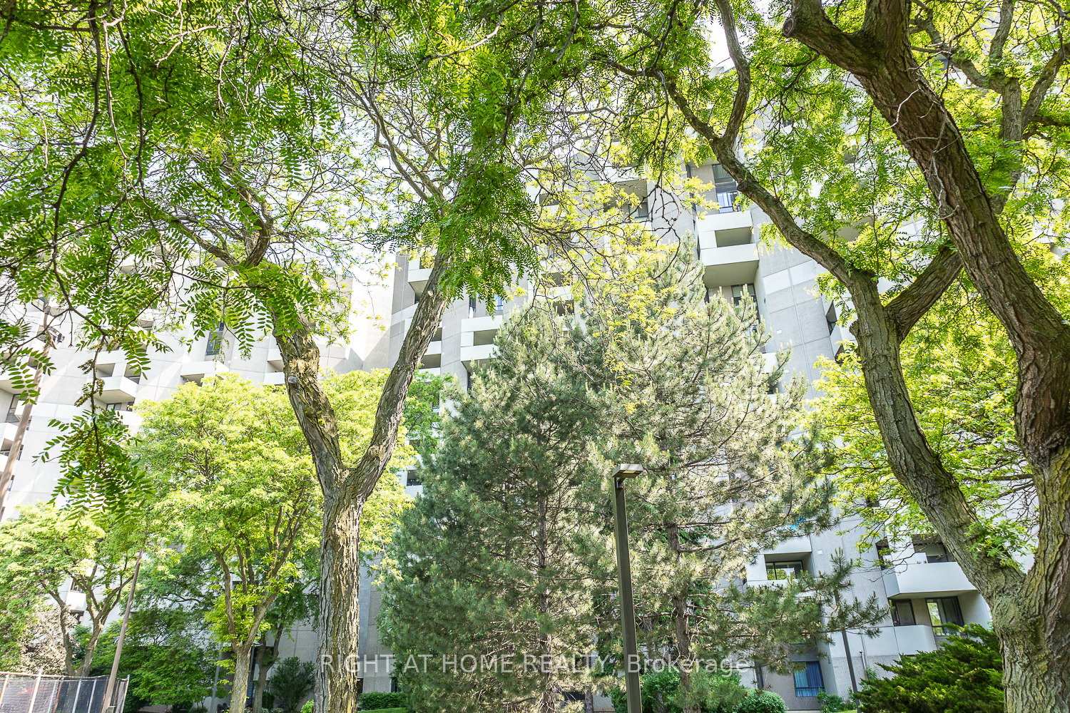 2 Bedrooms Condo at 296 Mill, Toronto For sale