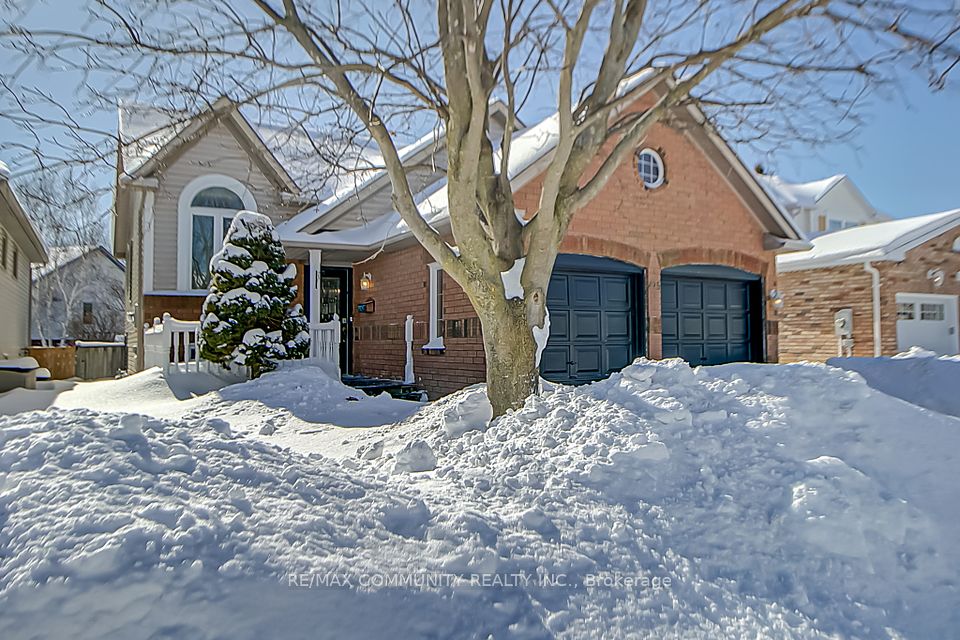 425 Elmwood Court, Oshawa, ON L1G 7X8