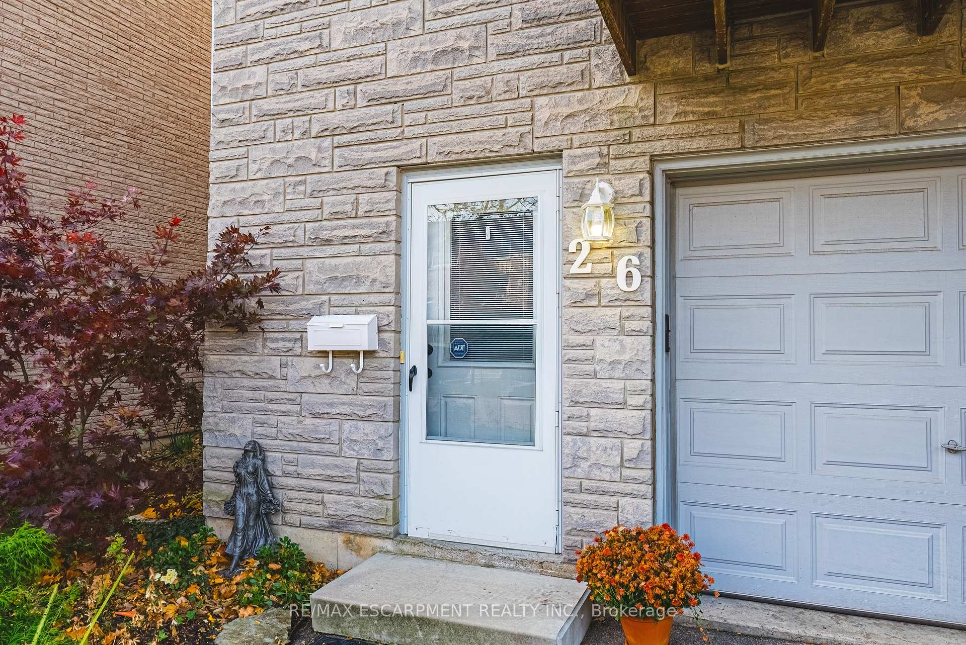 3 Bedrooms Condo at 1155 Paramount, Hamilton For sale