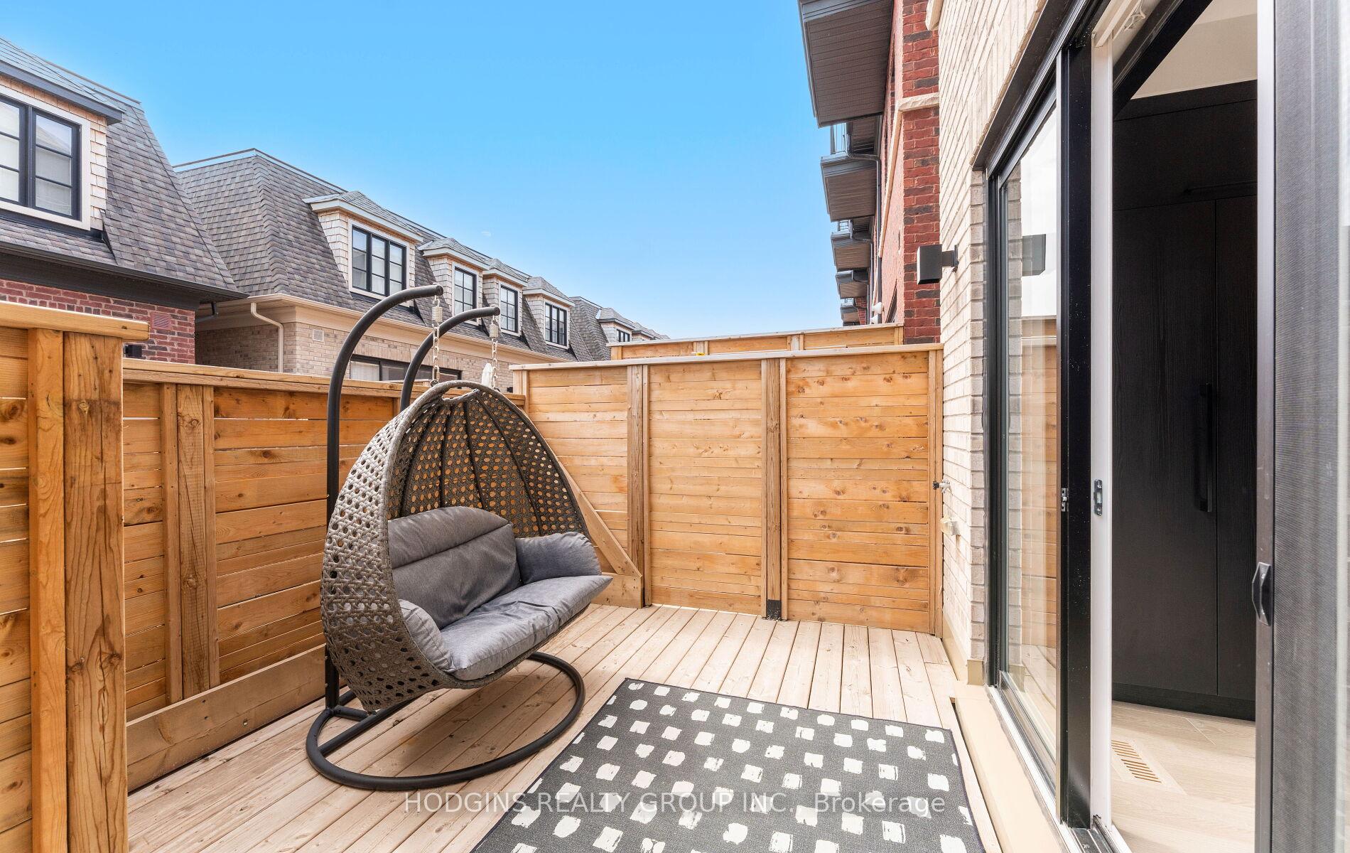 4 Bedrooms Condo at 10 Lunar, Mississauga For sale