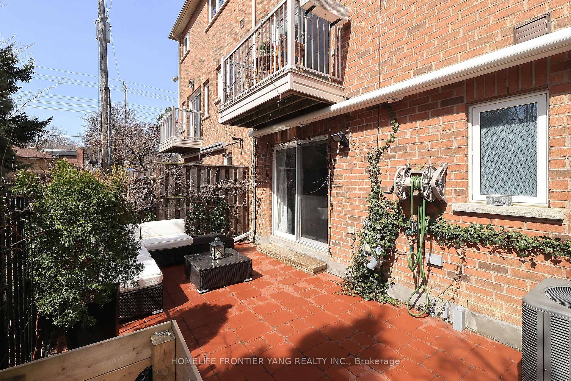 3 Bedrooms Condo at 581 Scarlett, Toronto For sale