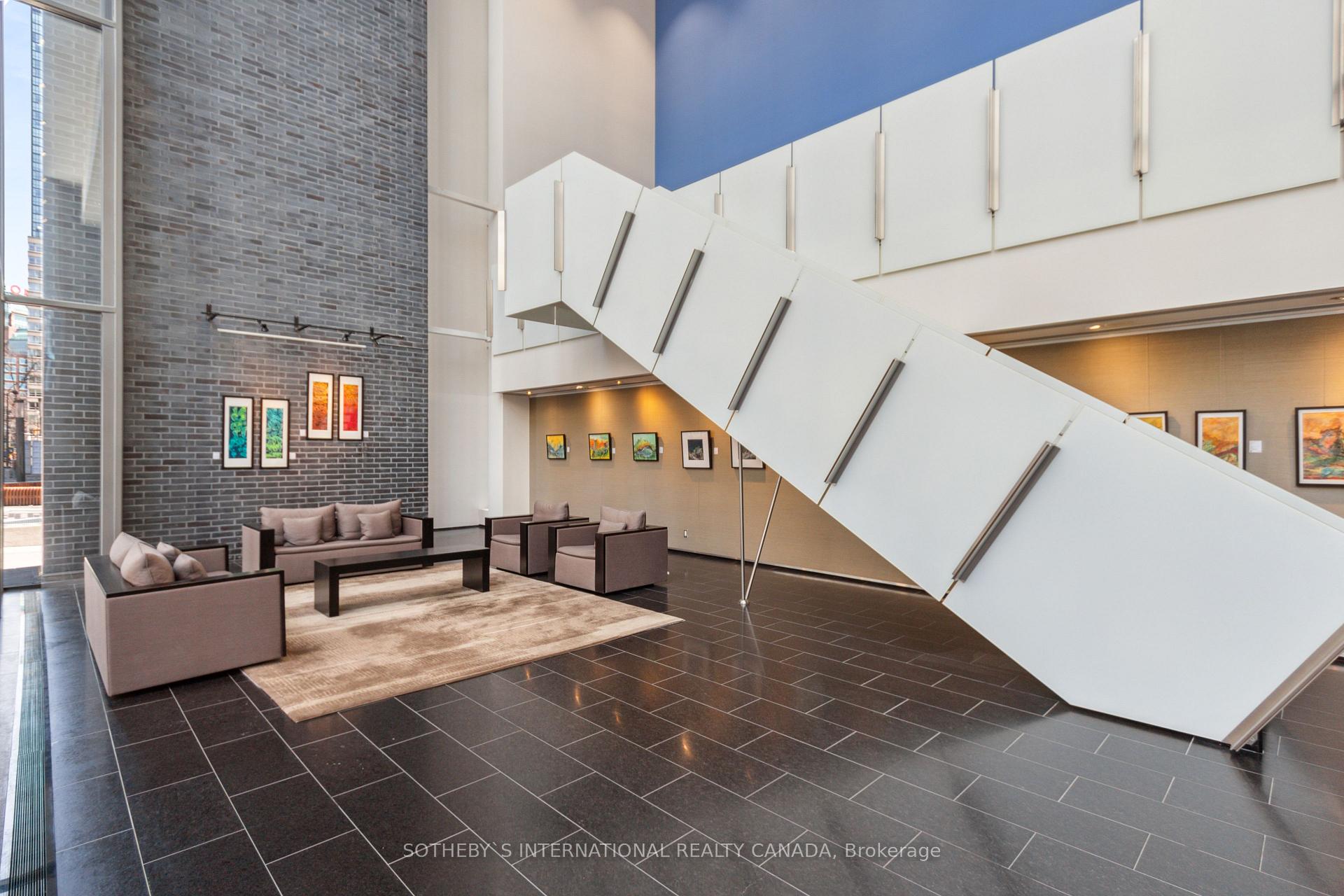 2 Bedrooms Condo at 33 Charles,  Toronto For sale