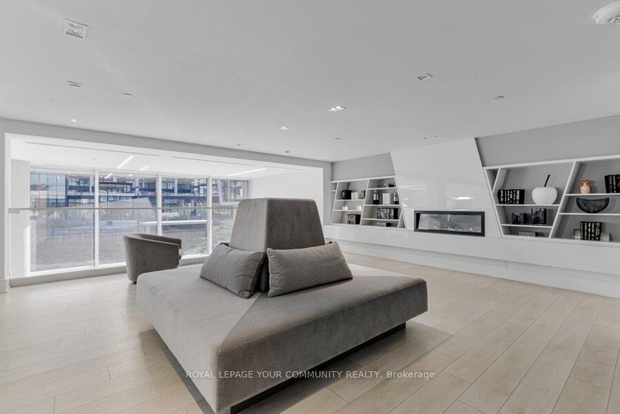 2 Bedrooms Condo at 2916 Highway 7,  Vaughan For sale