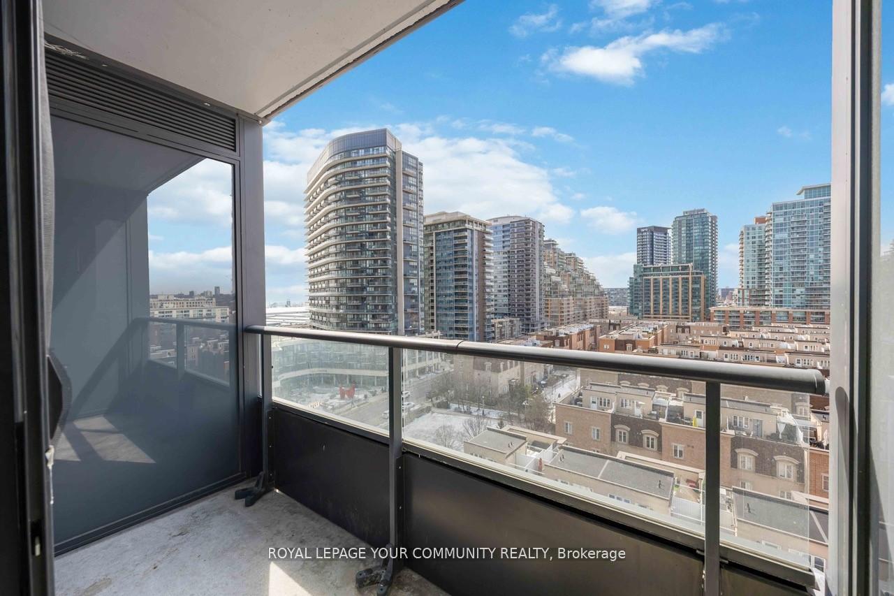 2 Bedrooms Condo at 19 Western Battery, Toronto For sale
