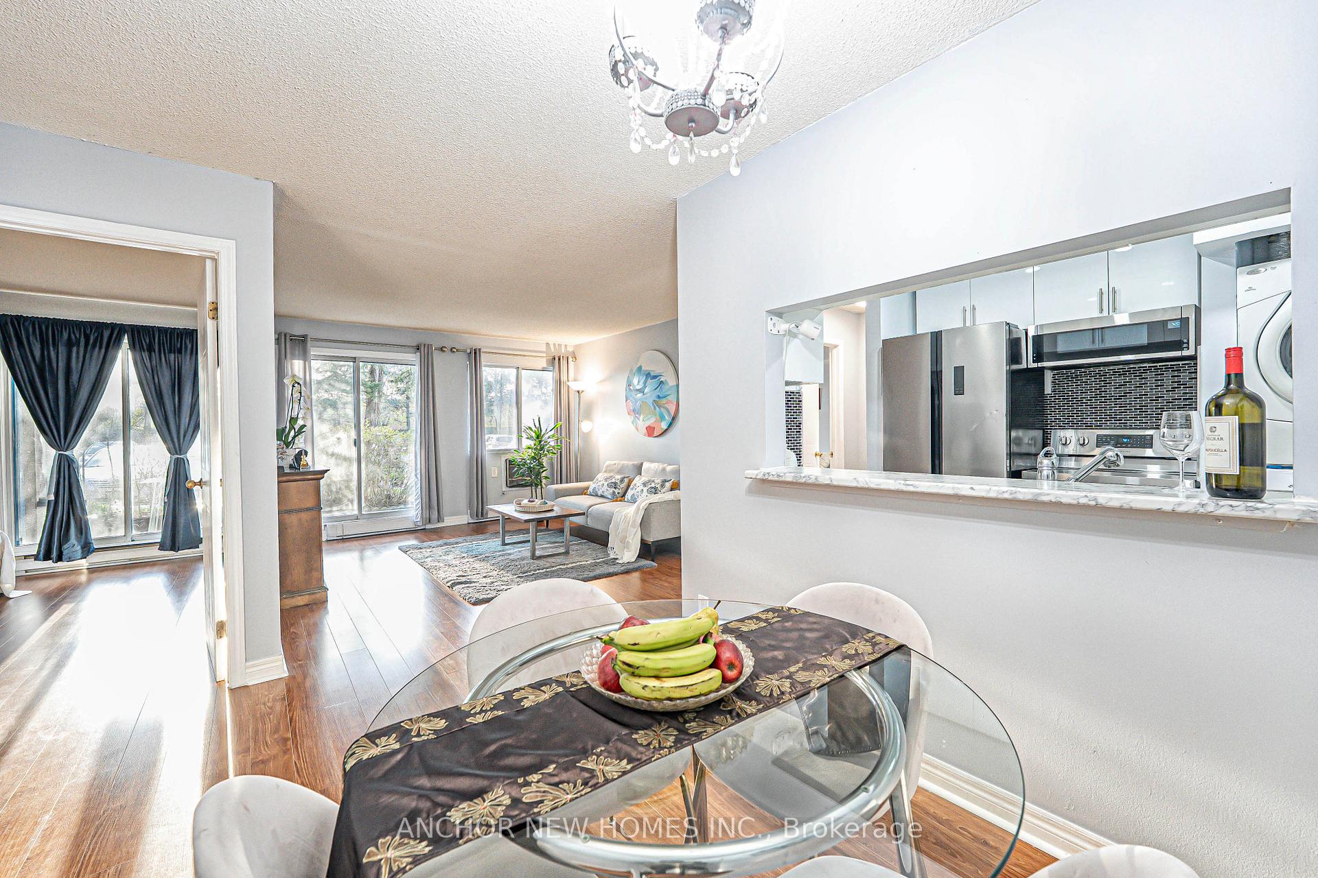 2 Bedrooms Condo at 65 Trailwood,  Mississauga For sale