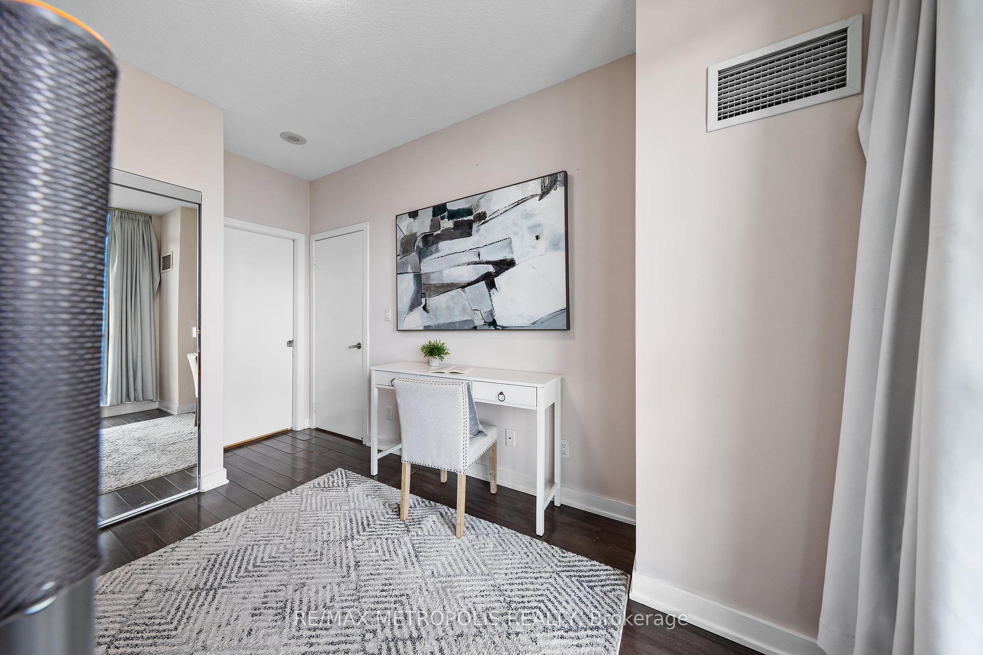 2 Bedrooms Condo at 4065 Brickstone,  Mississauga For sale