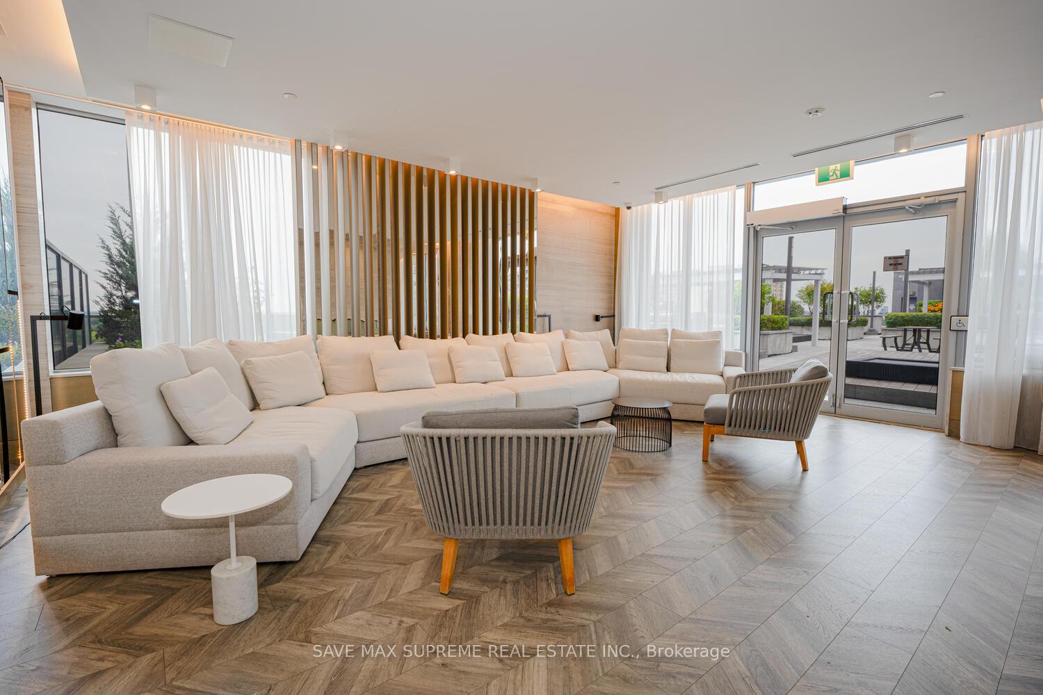 2 Bedrooms Condo at 7 Kenaston, Toronto For sale
