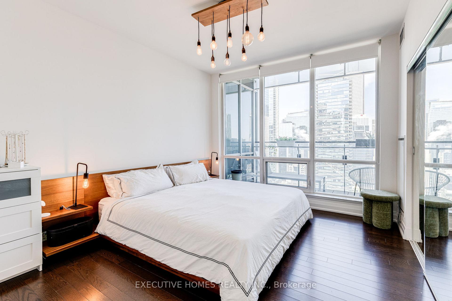 2 Bedrooms Condo at 80 John,  Toronto For sale