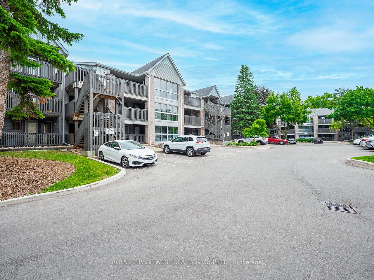 2 Bedrooms Condo at 2020 Cleaver, Burlington For sale