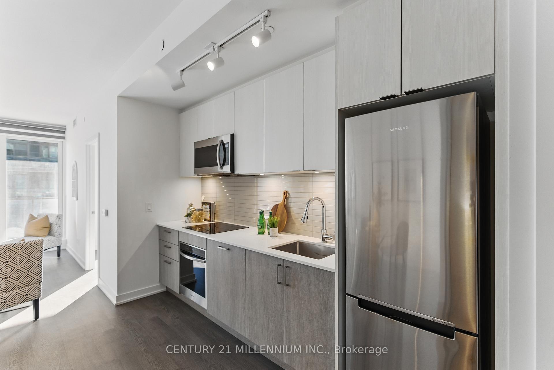 3 Bedrooms Condo at 1926 Lake Shore, Toronto For sale