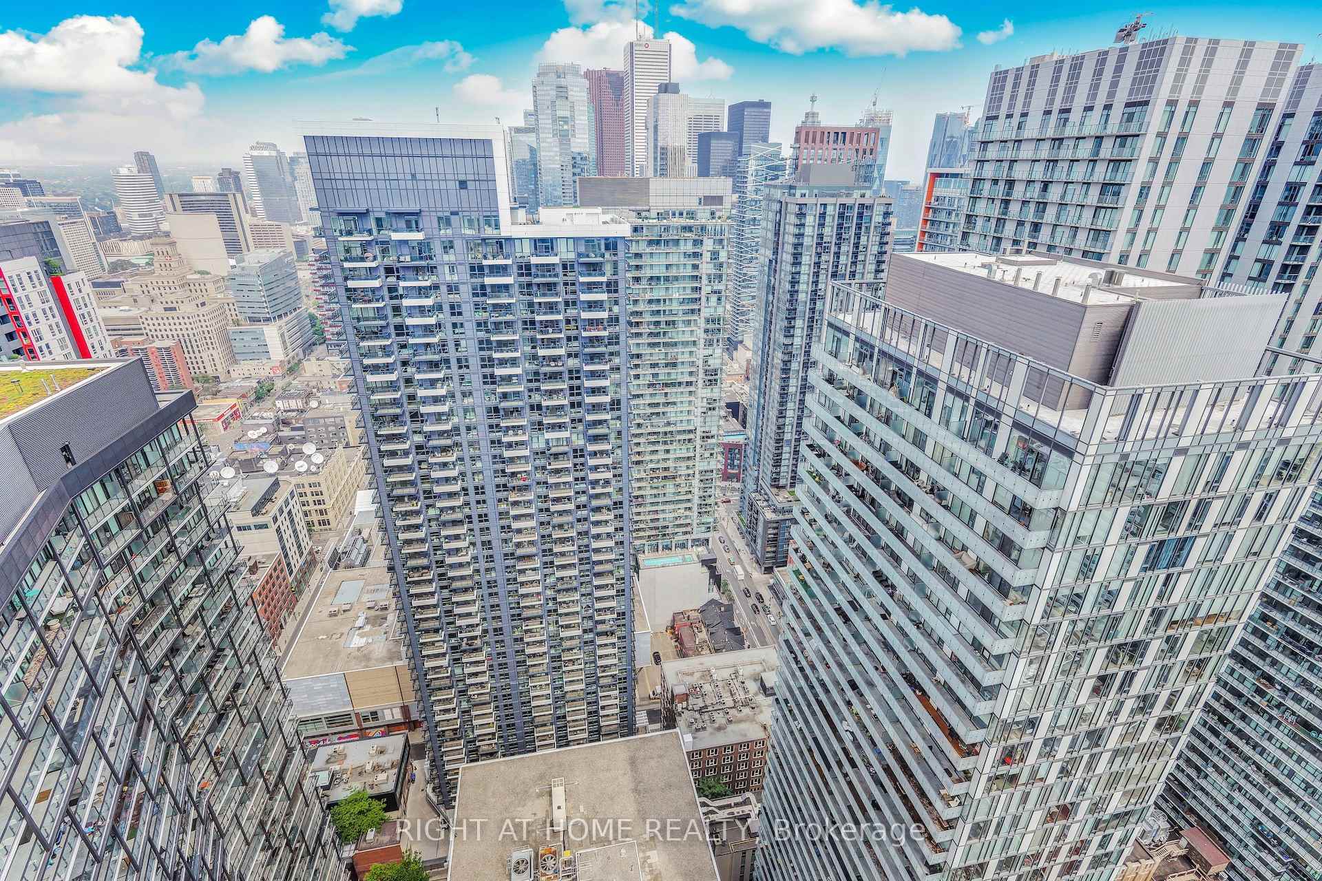 3 Bedrooms Condo at 108 Peter, Toronto For sale