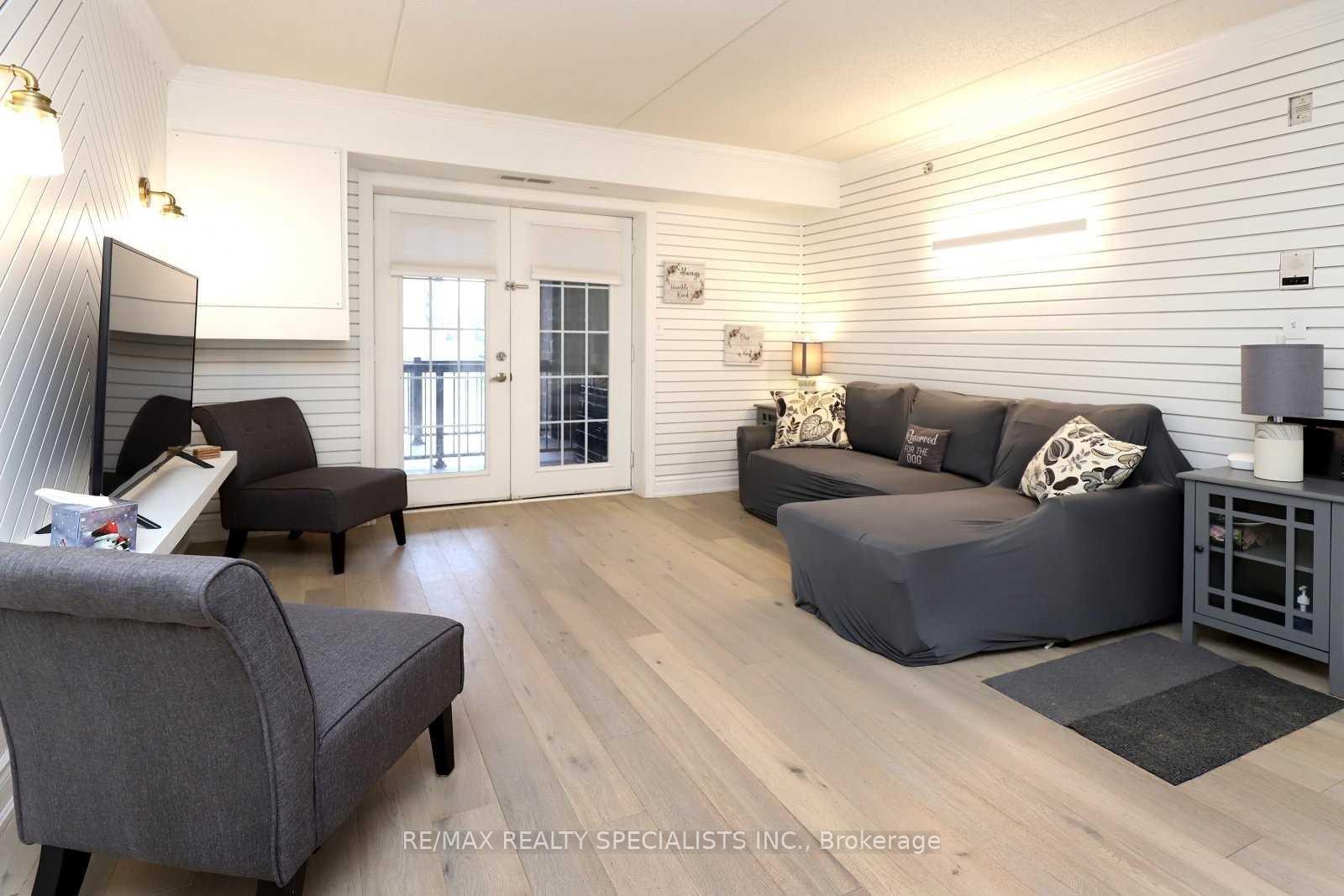 2 Bedrooms Condo at 1470 Bishops, Oakville For sale