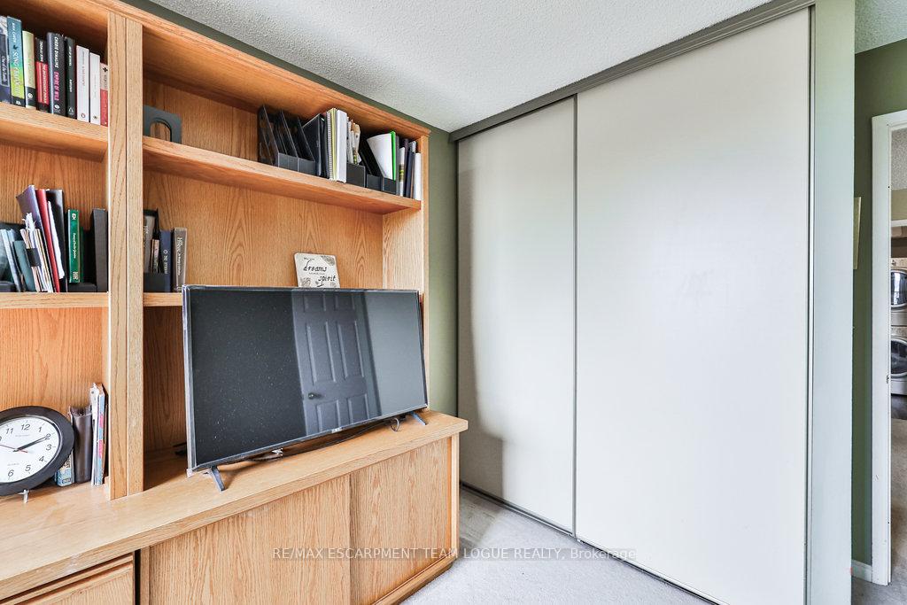 3 Bedrooms Condo at 7 Concorde,  Toronto For sale
