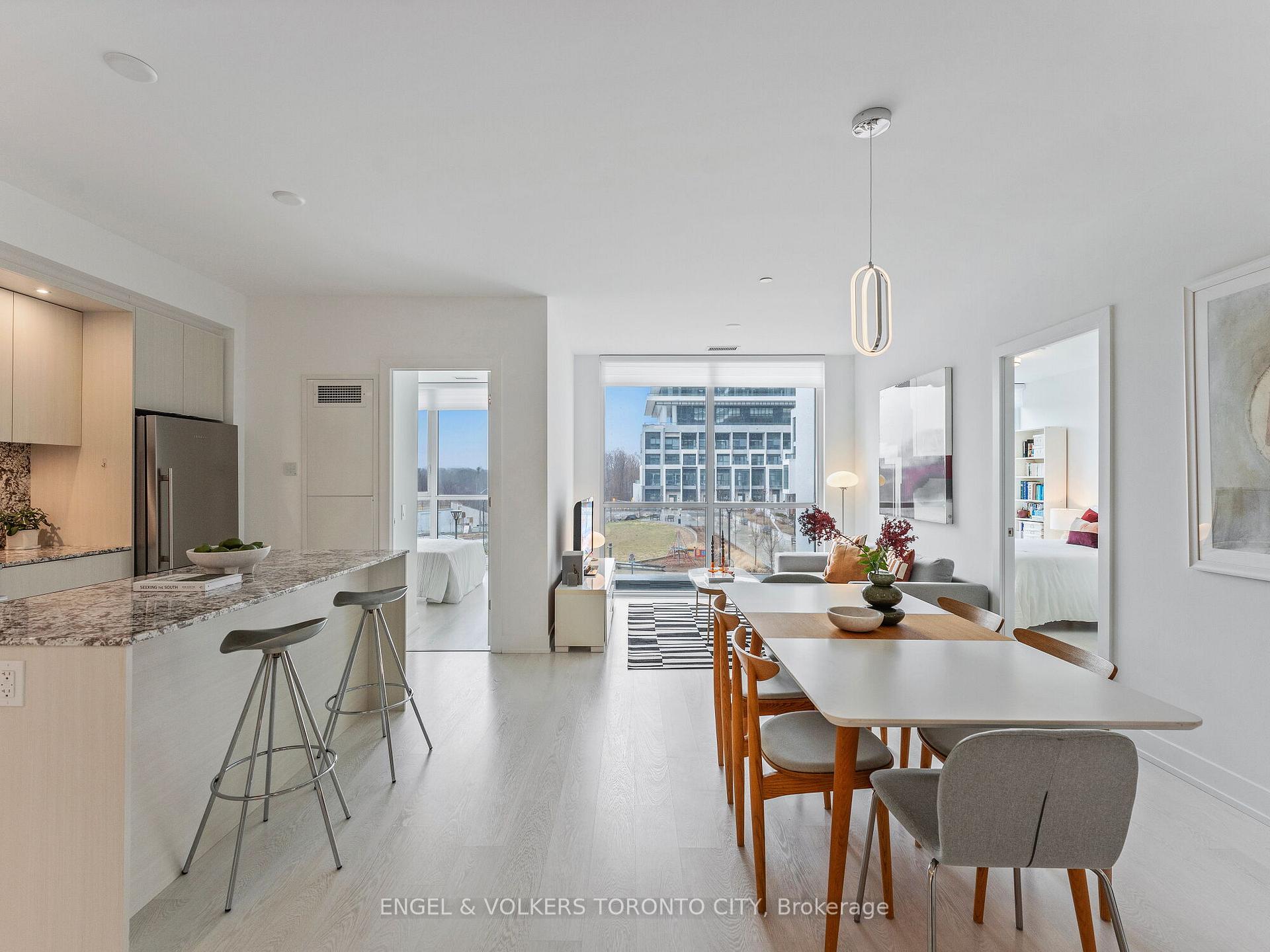 4 Bedrooms Condo at 30 Inn On The Park, Toronto For sale