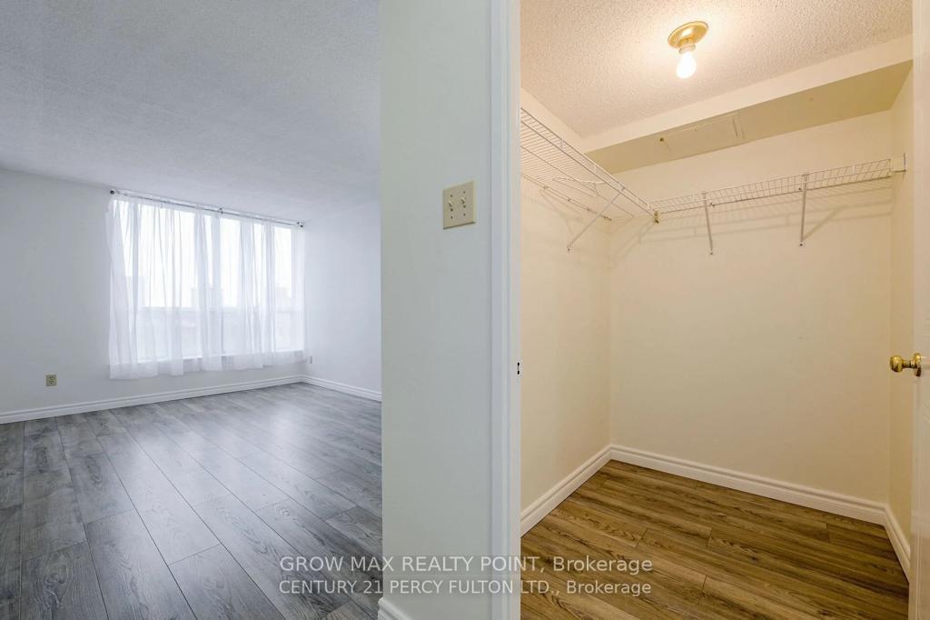 2 Bedrooms Condo at 410 Mclevin,  Toronto For sale