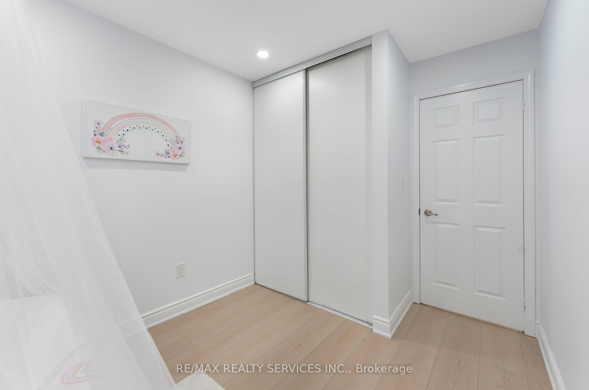 4 Bedrooms Condo at 80 Acorn, Mississauga For sale
