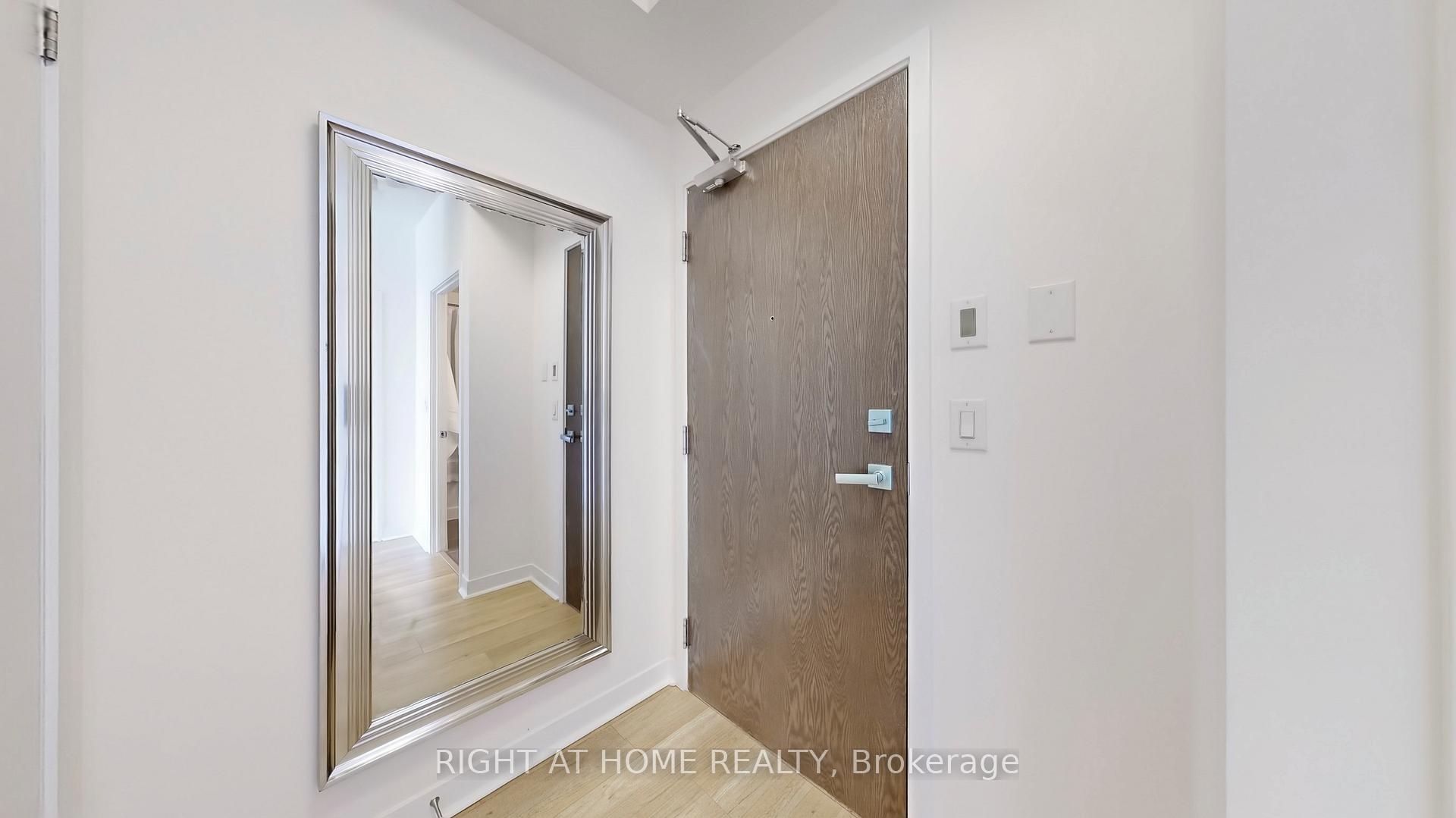 Condo at 360 Square One,  Mississauga For sale