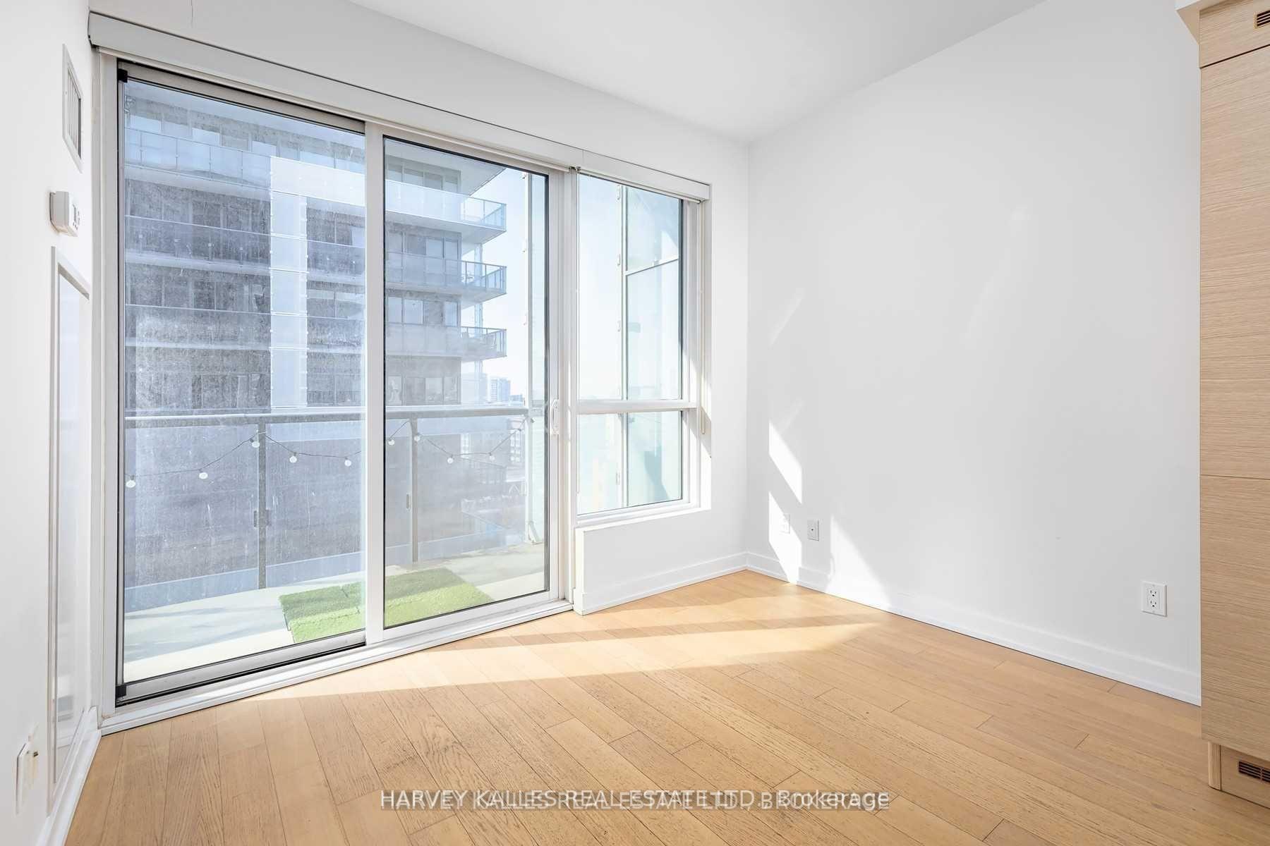 1030 King Street W 1002