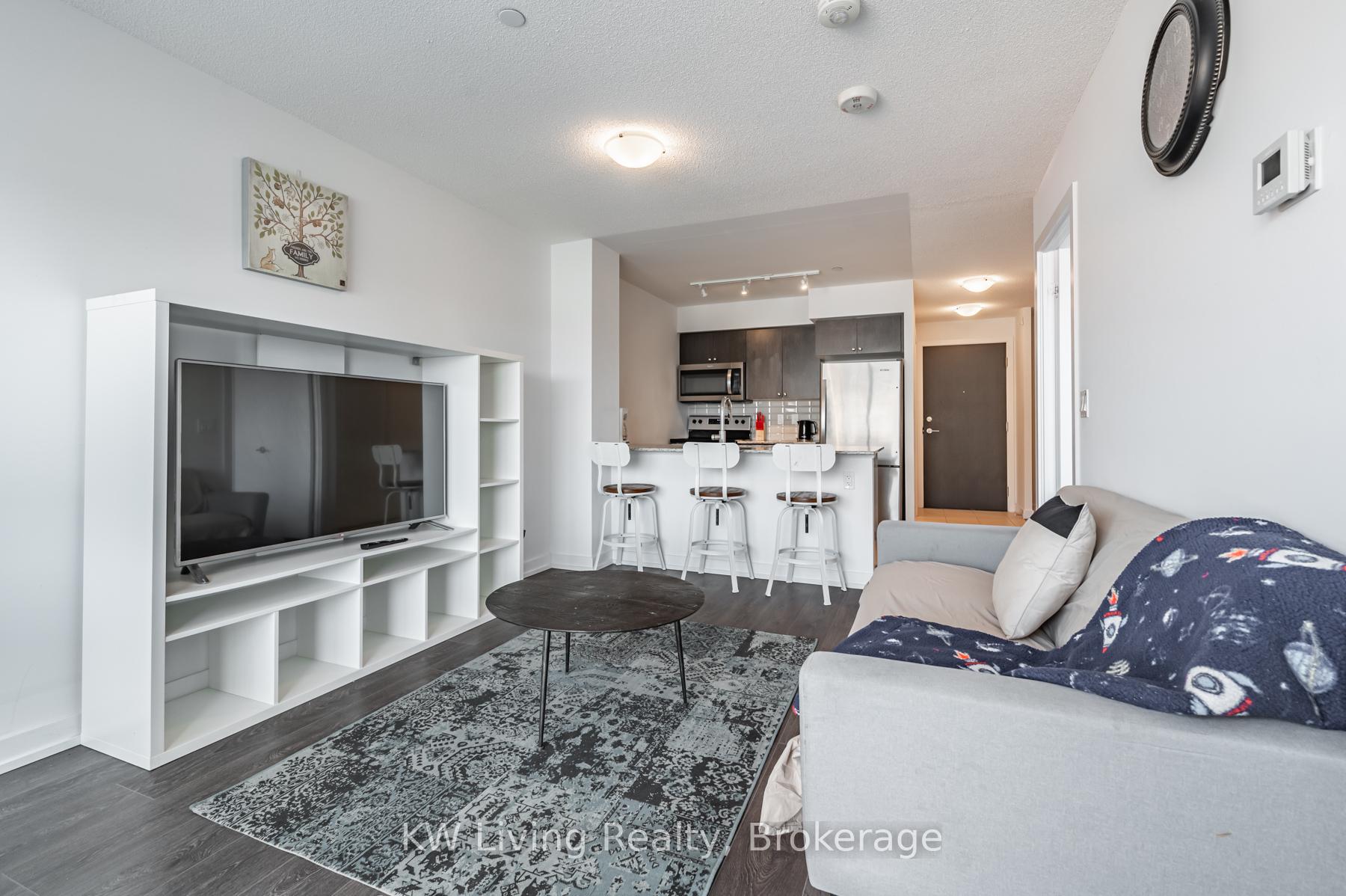 2 Bedrooms Condo at 8 Trent, Toronto For sale