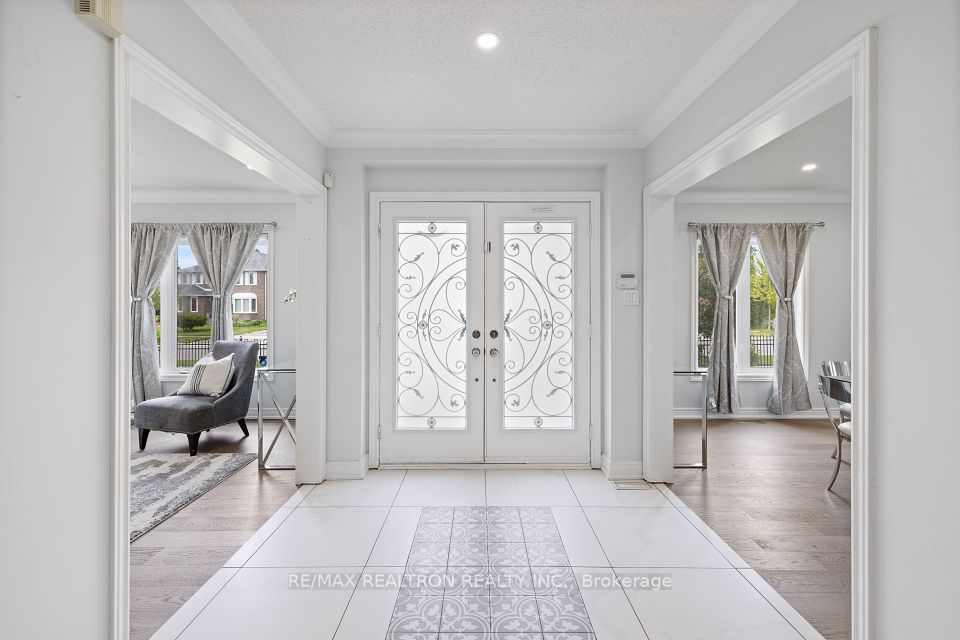 1 Emily Court, Richmond Hill, ON L4E 4E5
