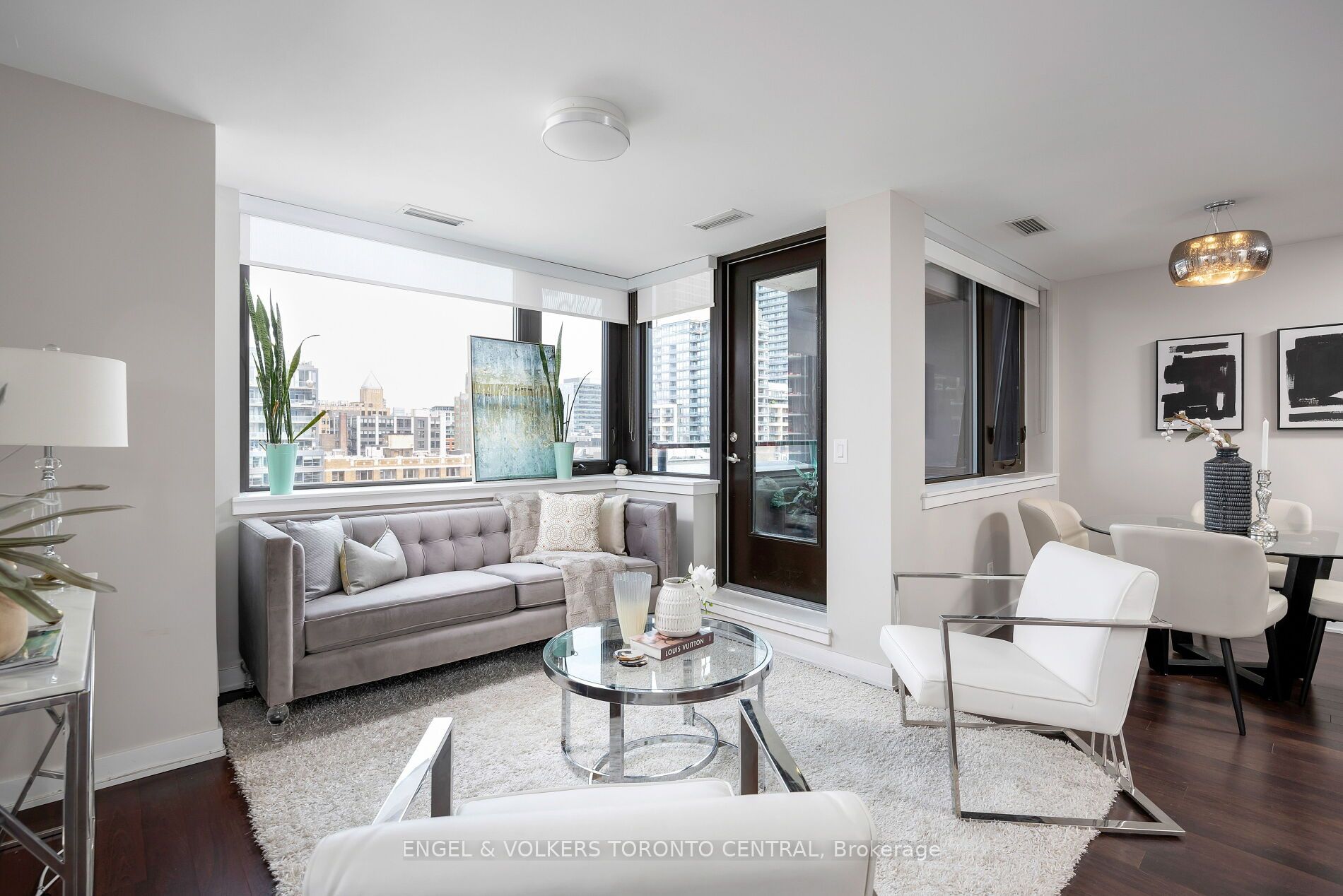 400 Wellington Street W, #1001