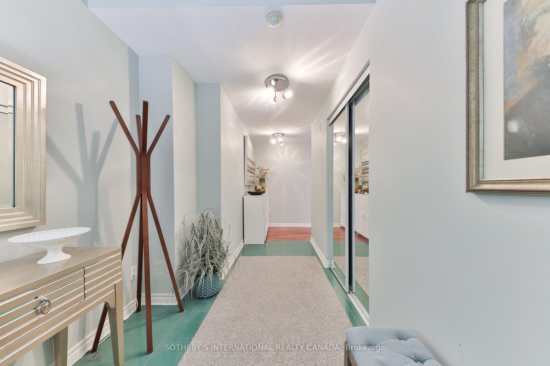 2 Bedrooms Condo at 5194 Lakeshore, Burlington For sale